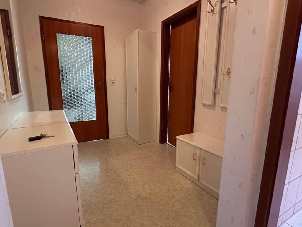 Flur Wohnung EG links