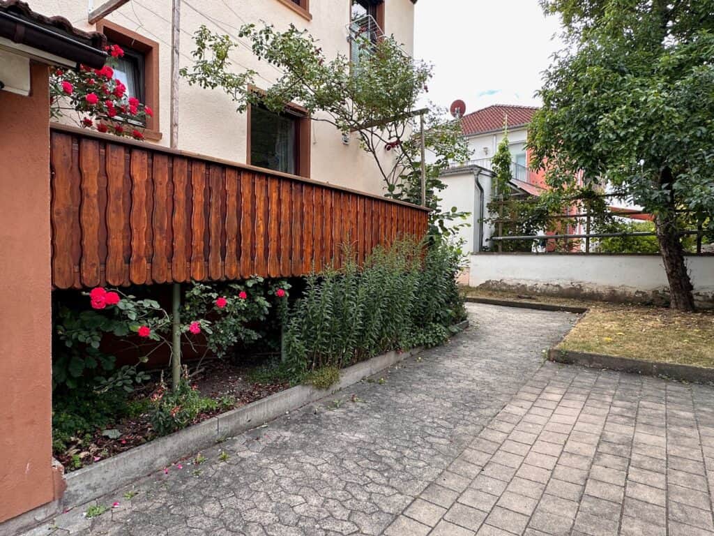 Wohnung EG Hochparterre mit Balkon